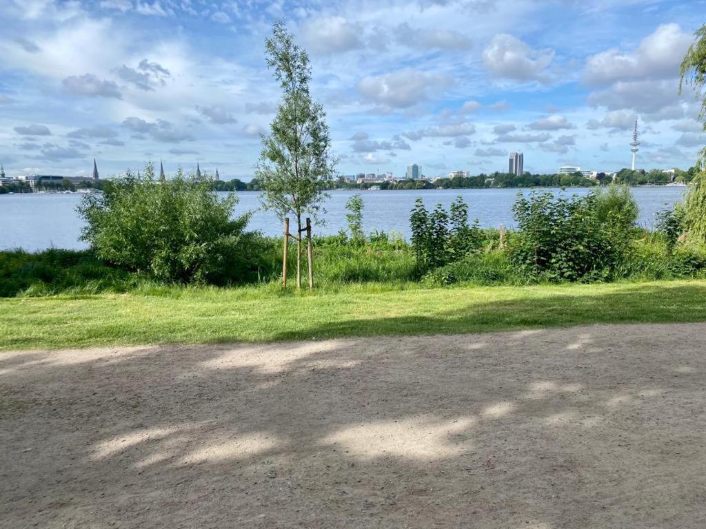 Alster Hamburg - Saniertes Und Mobliertes Apartment Mit Bad Und Kuche Екстериор снимка